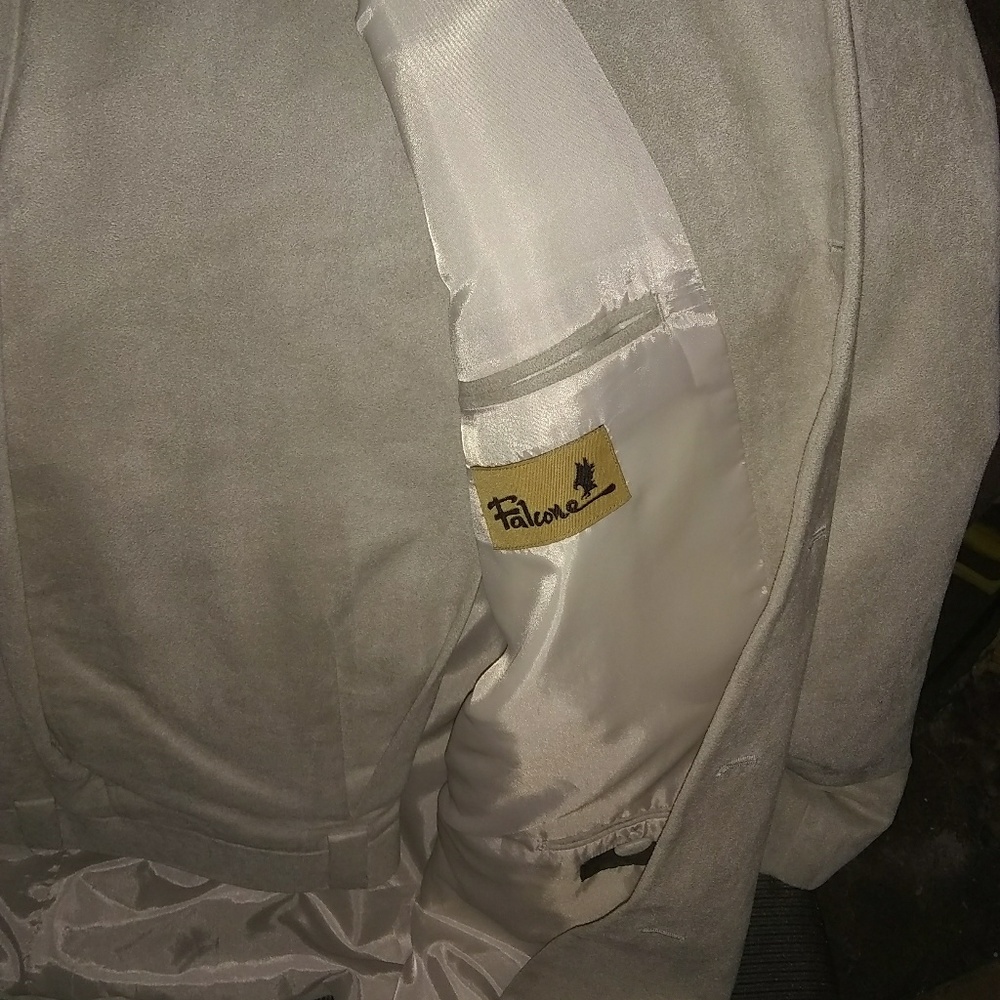 Multiple suits - Picture 4 of 6